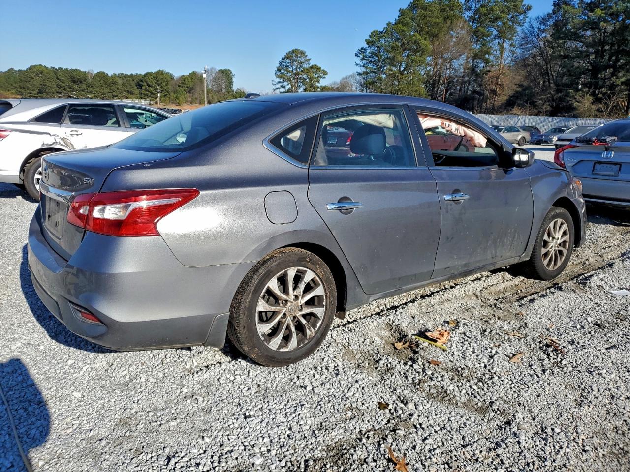 Nissan Sentra S Image 3
