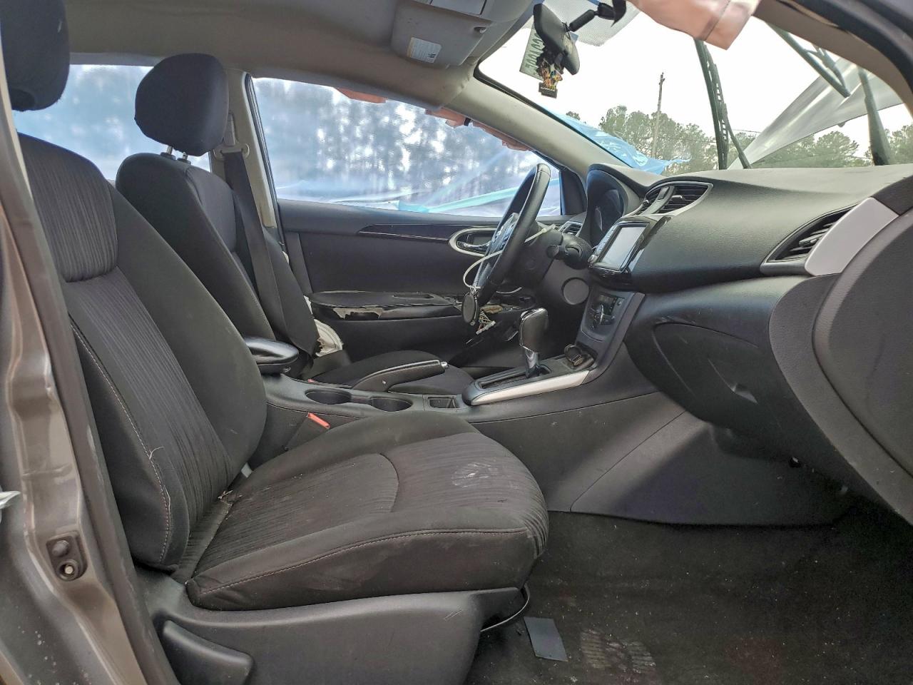 Nissan Sentra S Image 6