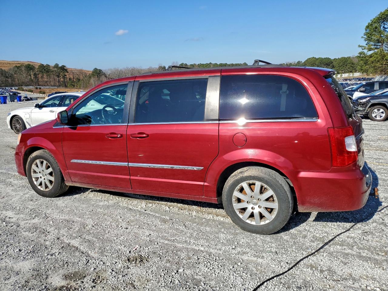 Chrysler Minivan Touring Image 2