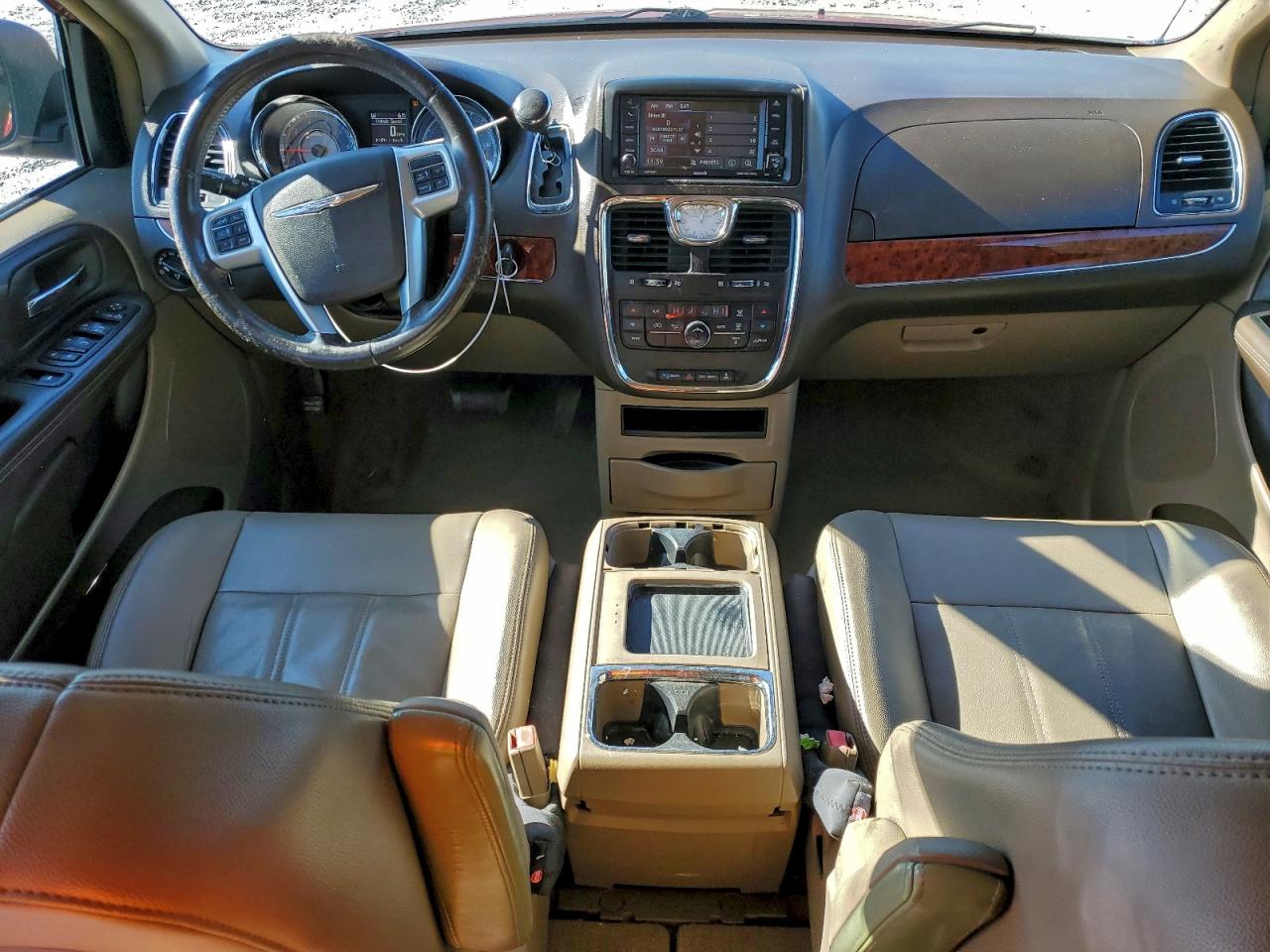 Chrysler Minivan Touring Image 12