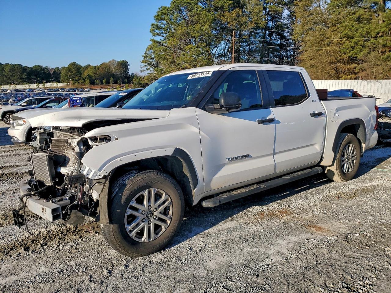 Toyota Tundra Crewmax Sr Image 1