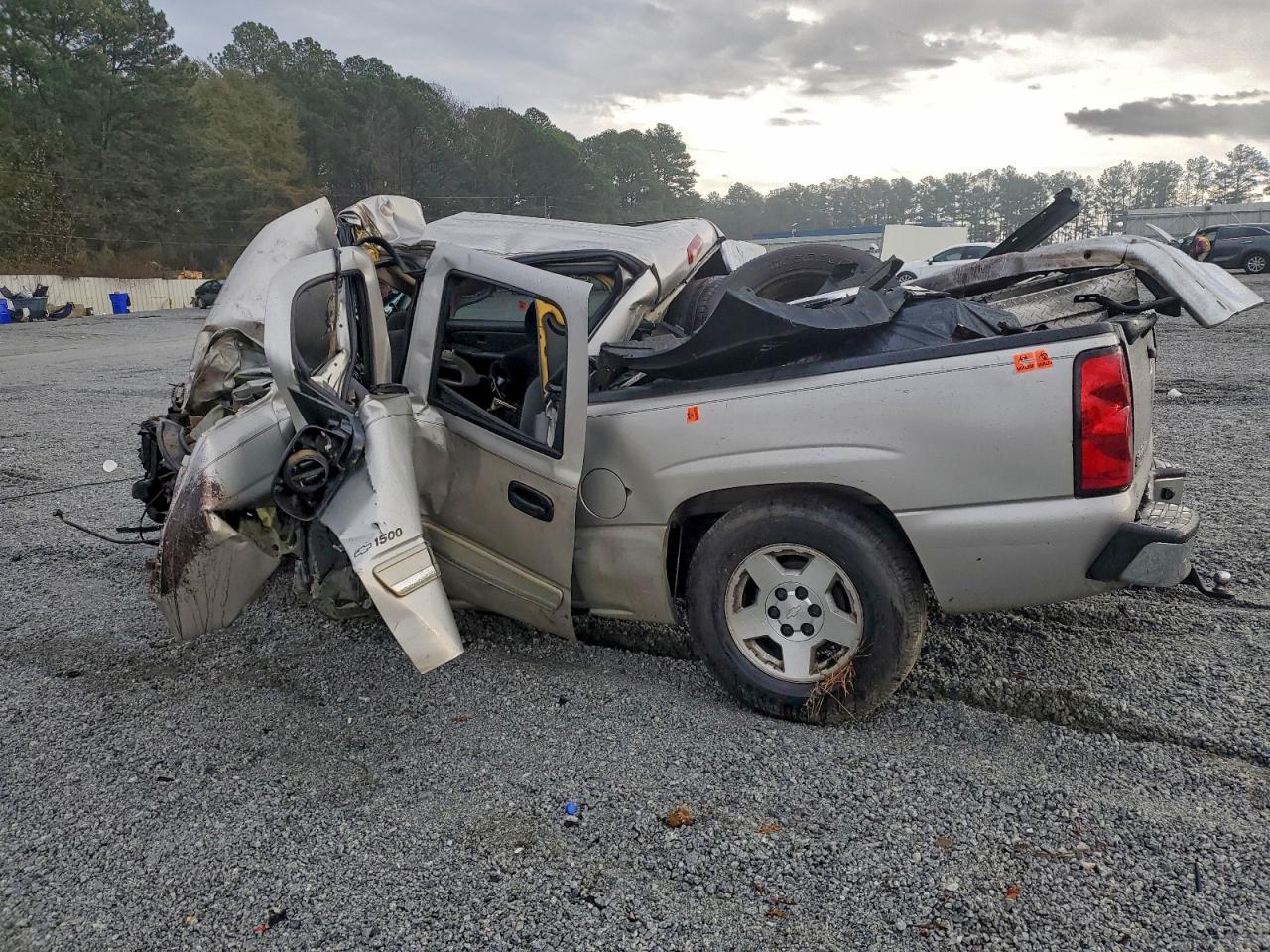 Chevrolet Silverado C1500 Image 3