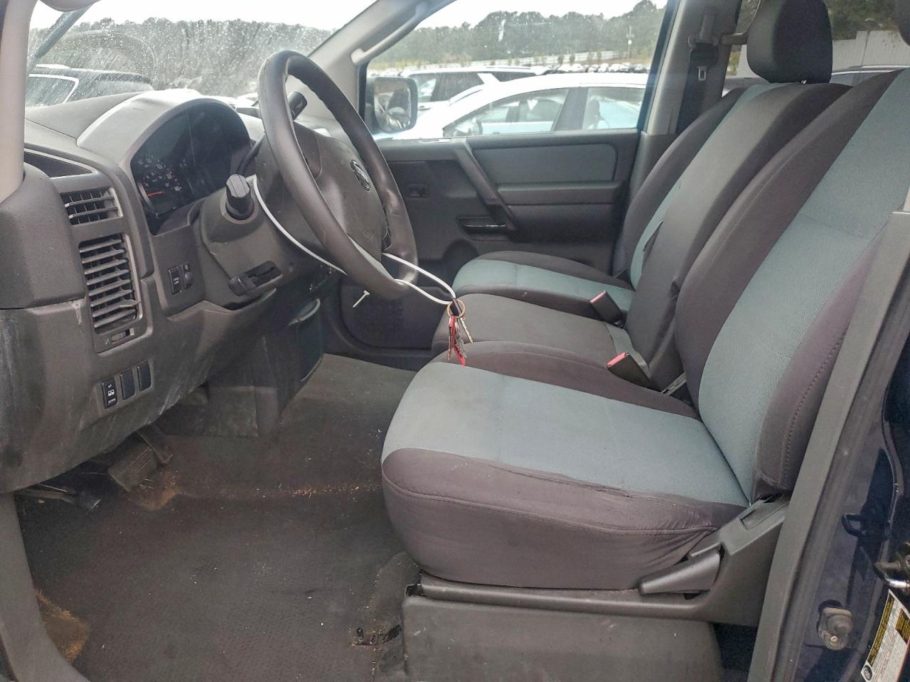 Nissan Titan Xe Image 5